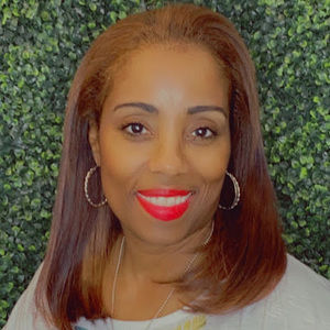 Meet your Posher, Leona